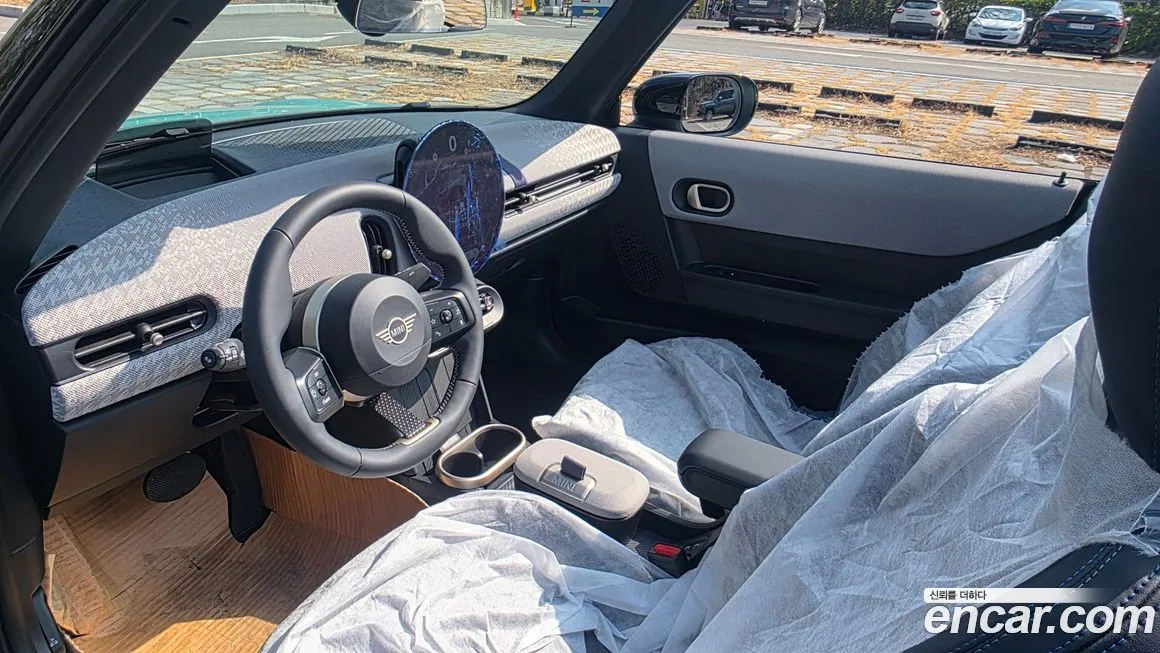 Mini Cooper Convertible 2025 из KR, фото 9