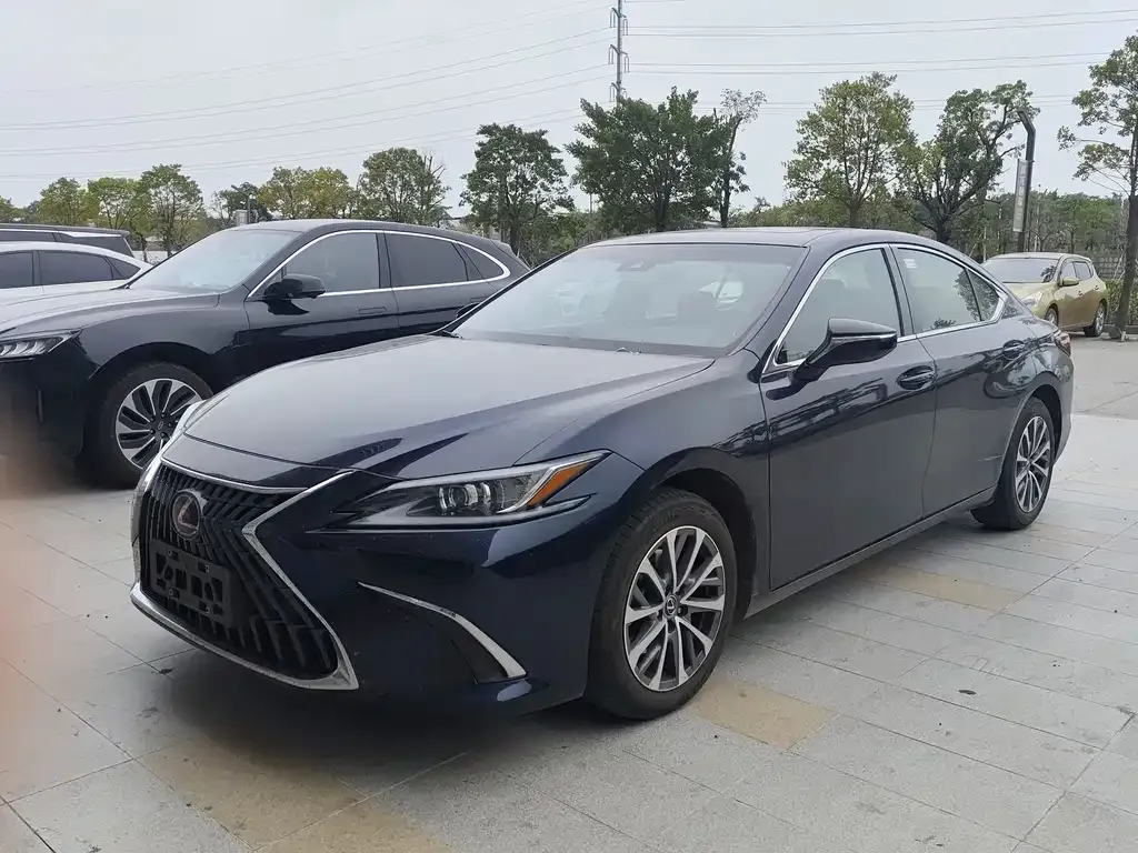 Lexus ES — фото 1