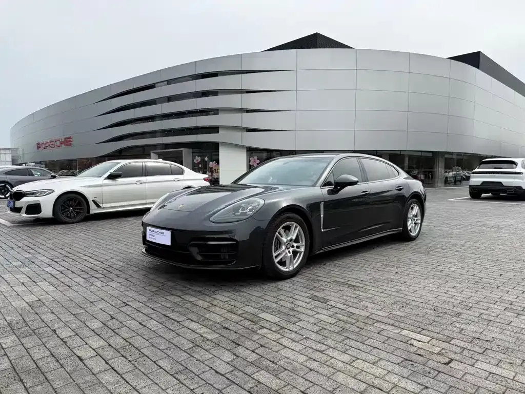Porsche Panamera — фото 1
