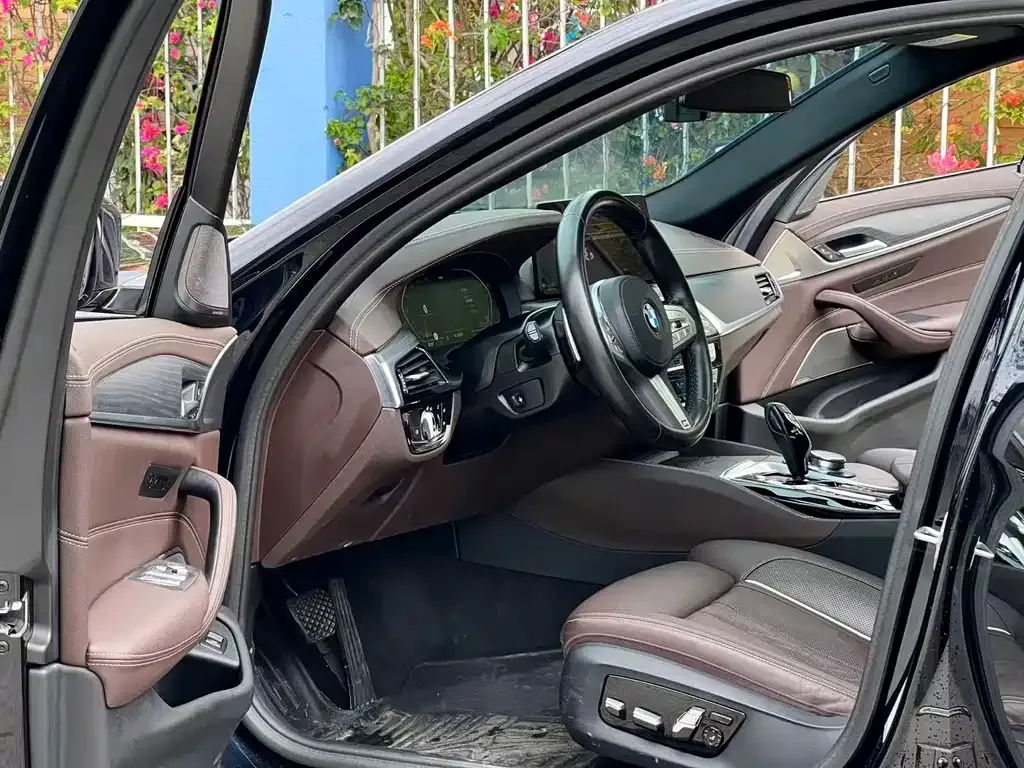 BMW 5 Series 2023 из CN, фото 5