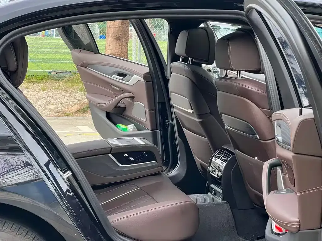 BMW 5 Series 2023 из CN, фото 3