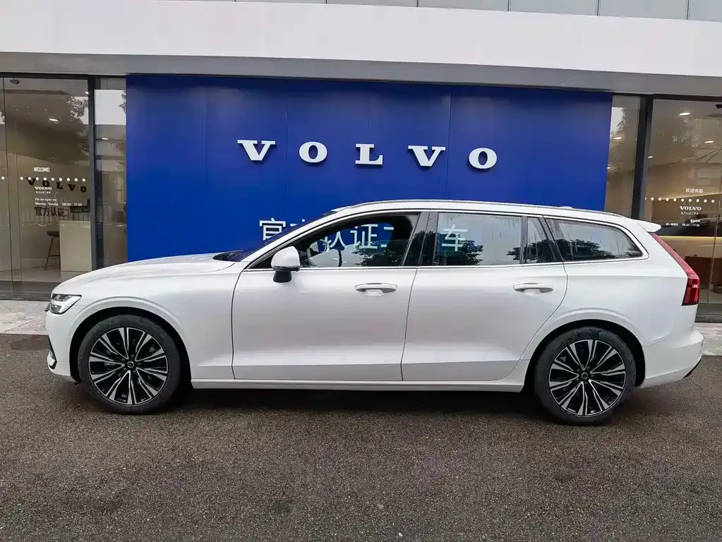 Volvo V60 2023 из CN, фото 6