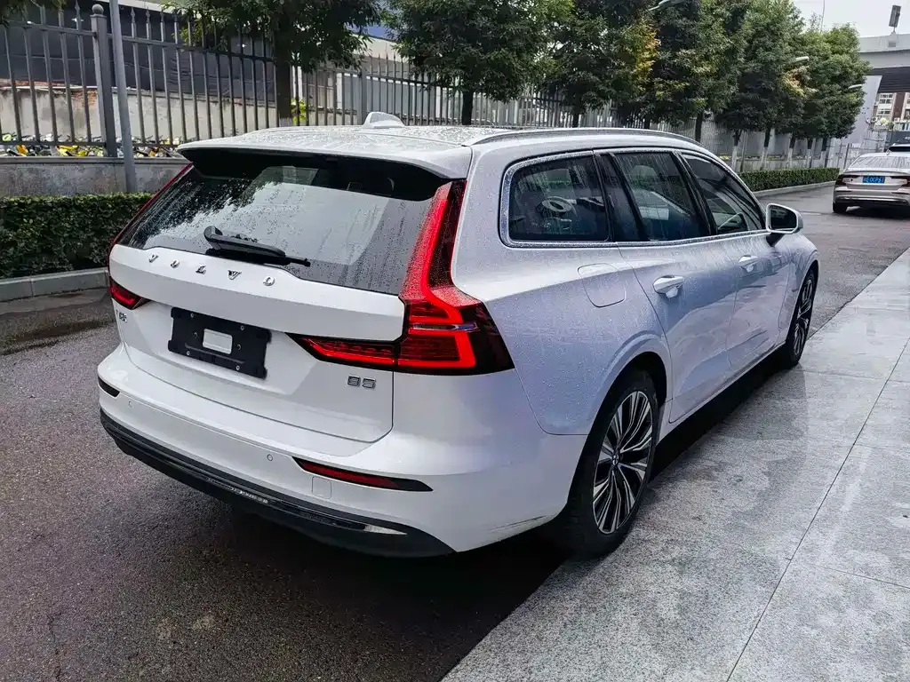 Volvo V60 2023 из CN, фото 7