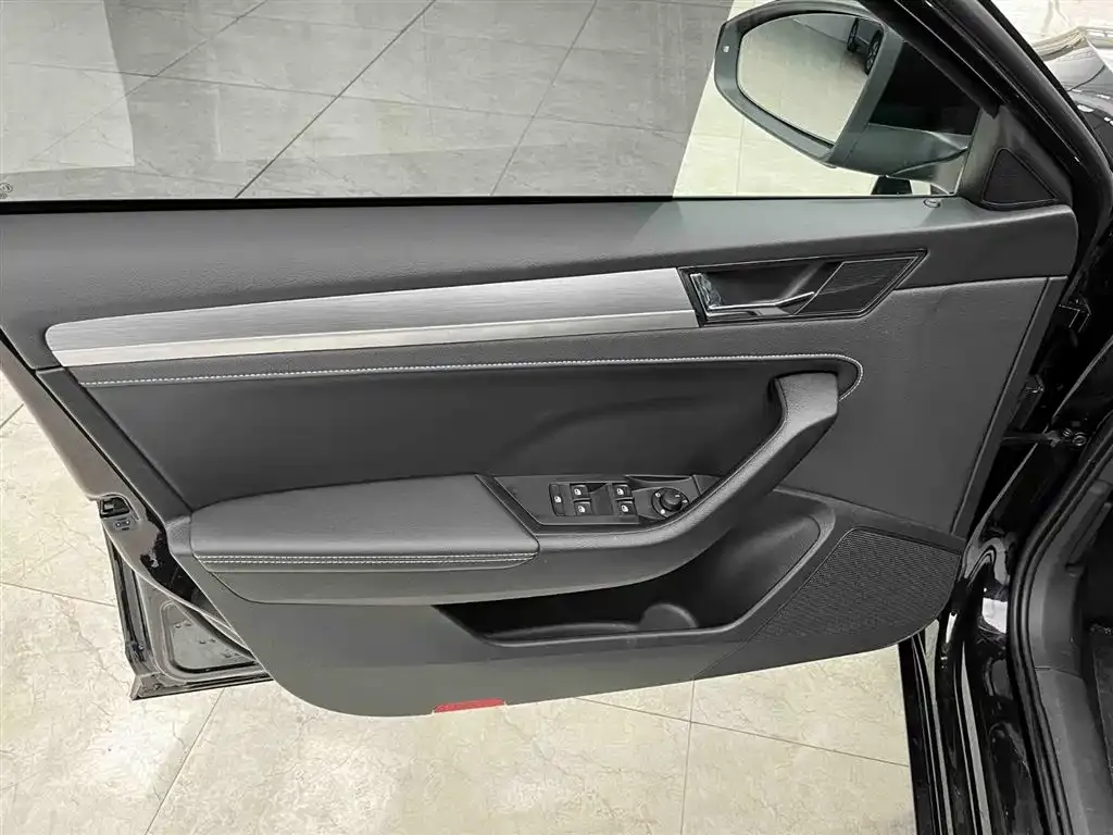 Skoda Superb — фото 10
