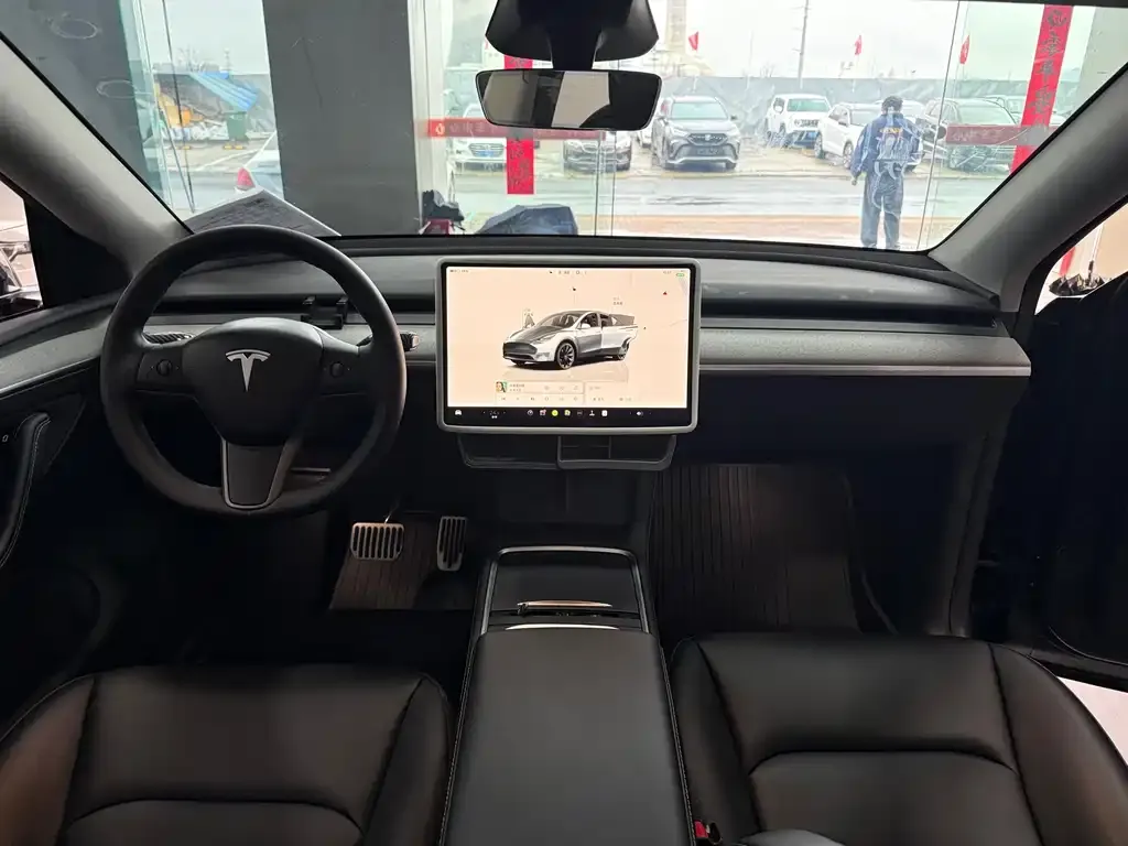 Tesla Model Y — фото 8