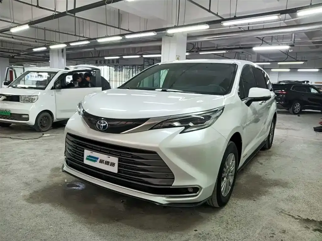 Toyota Sienna 2022 из CN, фото 1