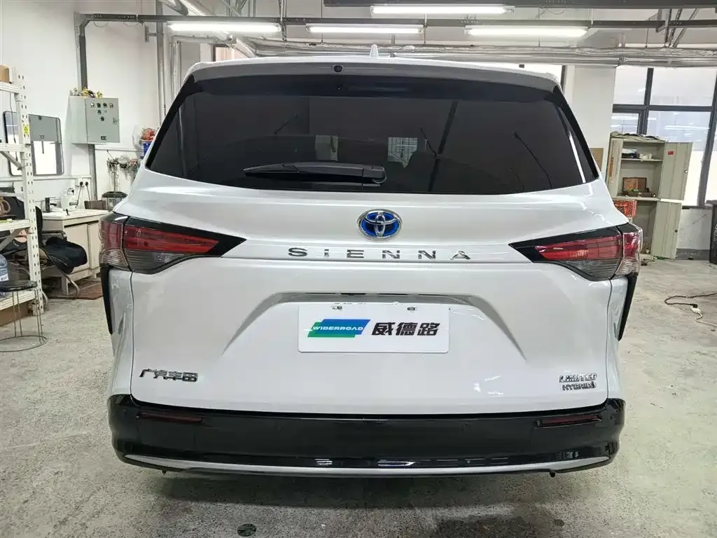 Toyota Sienna 2022 из CN, фото 2