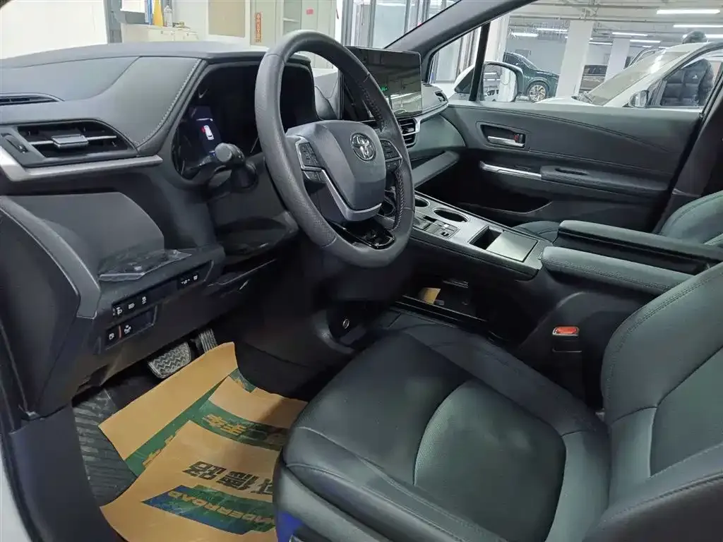 Toyota Sienna 2022 из CN, фото 4