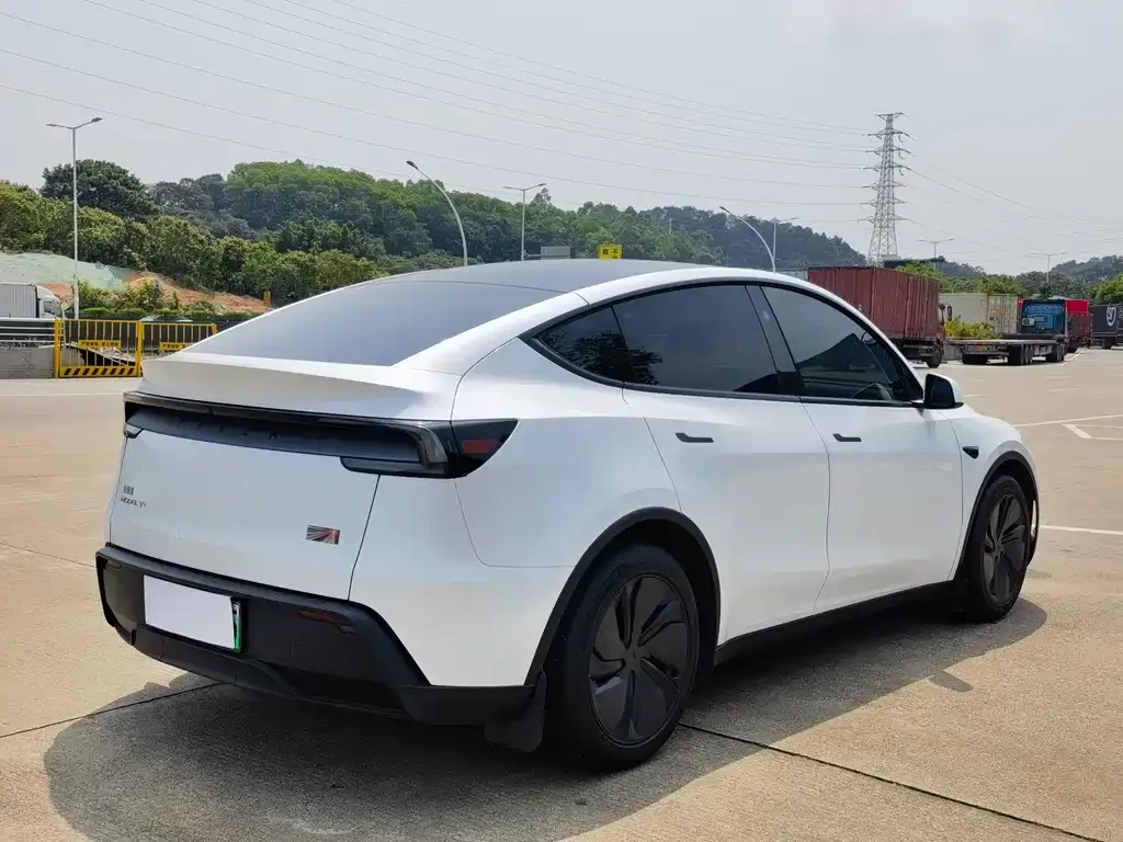 Tesla Model Y — фото 4