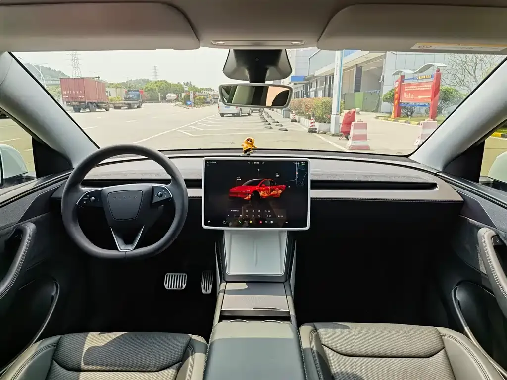 Tesla Model Y — фото 3