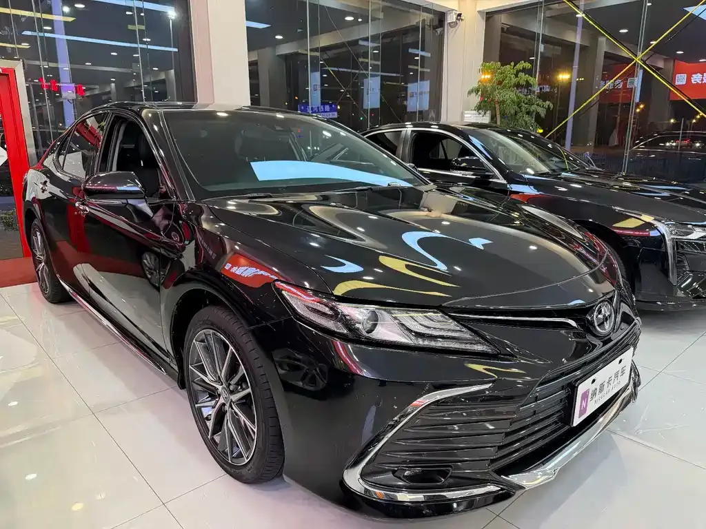 Toyota Camry — фото 10