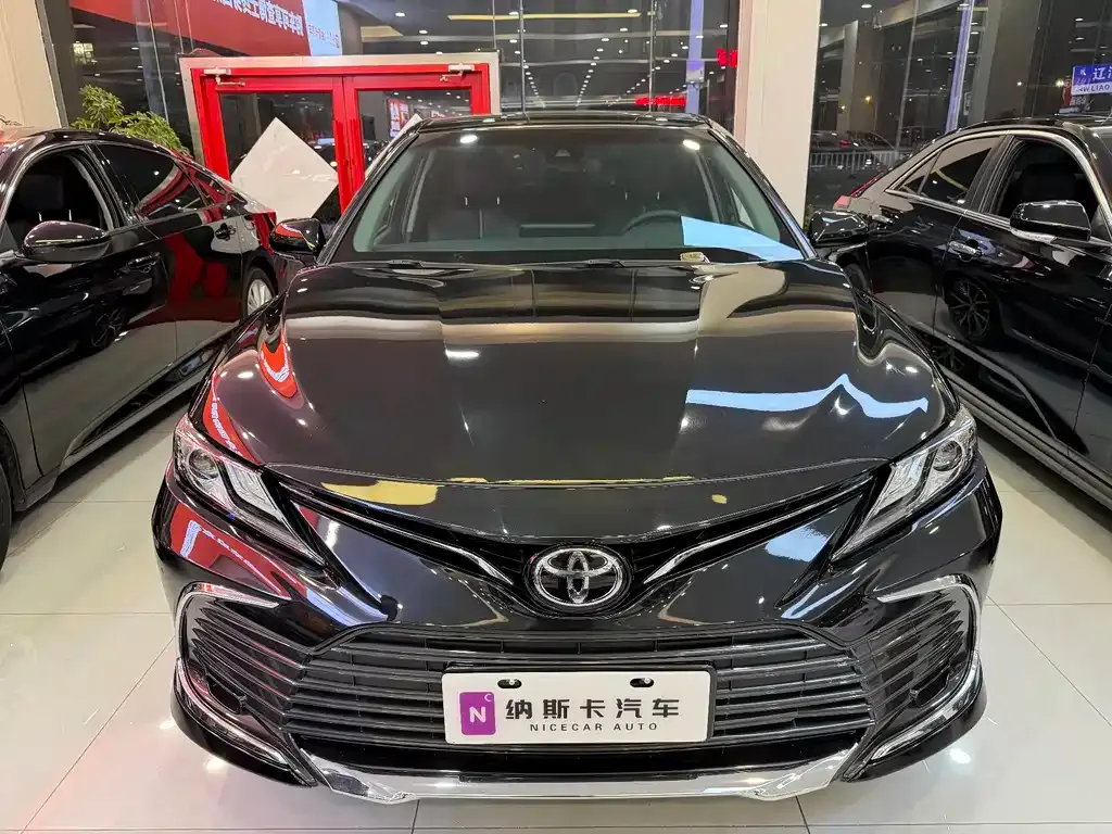 Toyota Camry — фото 3
