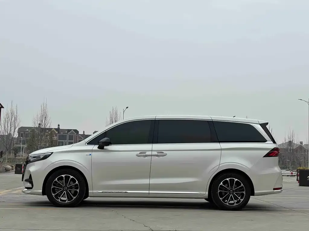 Roewe iMAX8 — фото 2