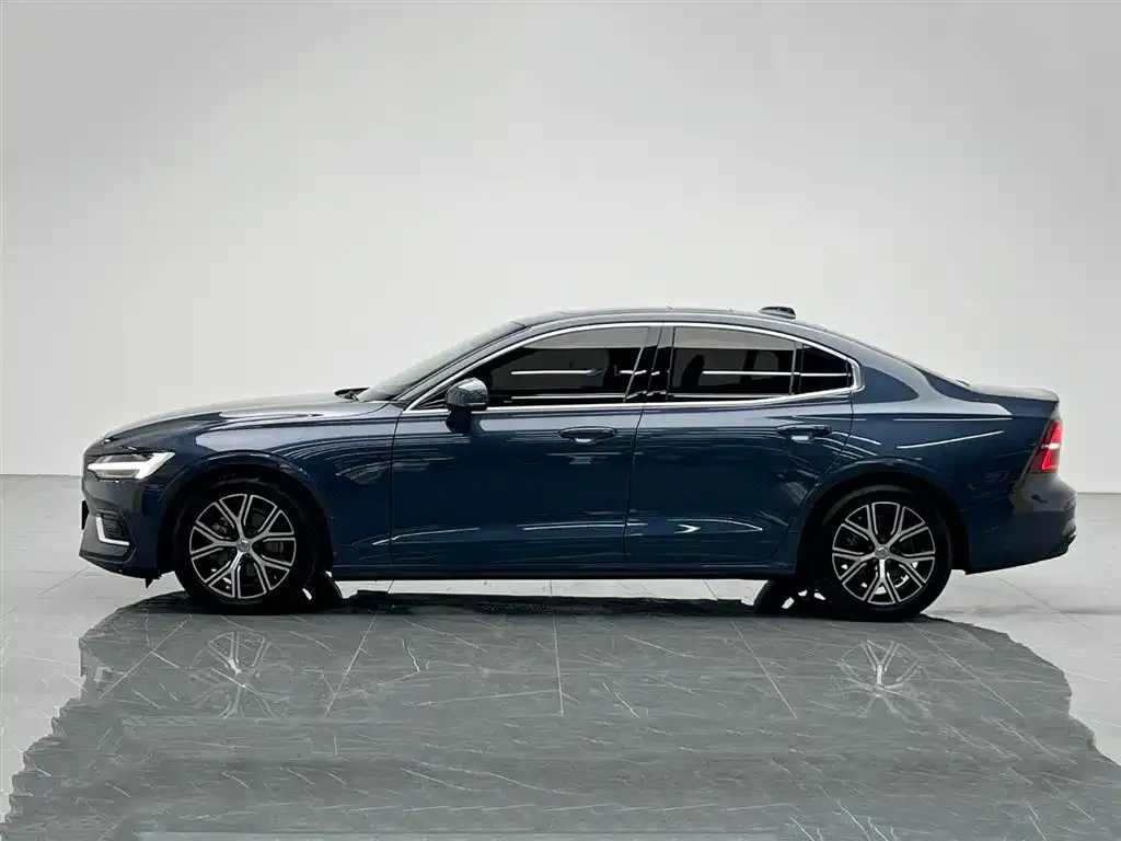 Volvo S60 — фото 7