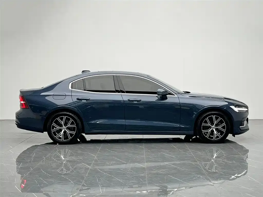 Volvo S60 — фото 8