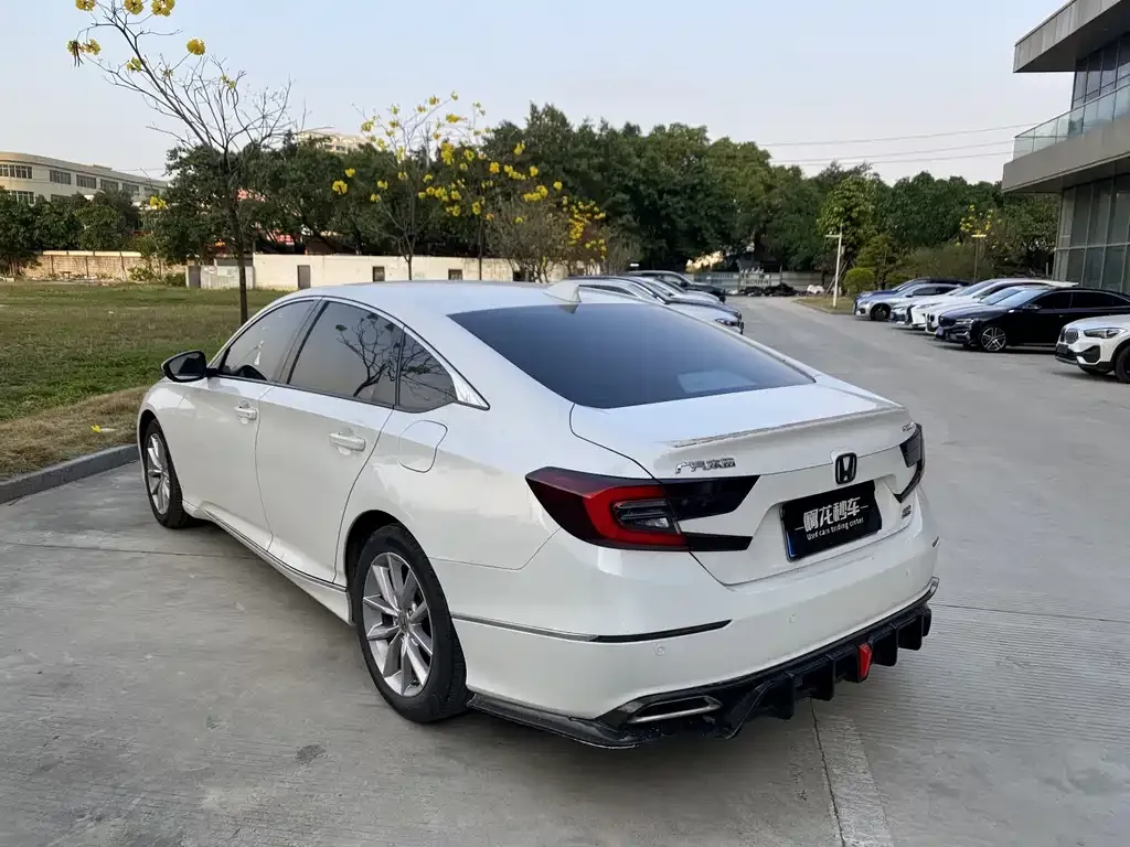 Honda Accord — фото 8