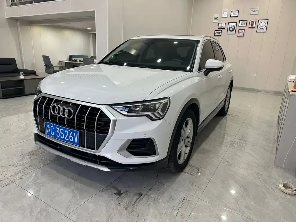 Audi Q3 — фото 1