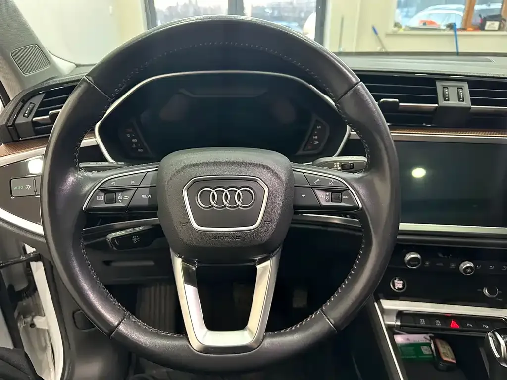 Audi Q3 — фото 8