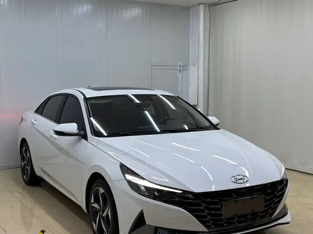 Hyundai Elantra — фото 3