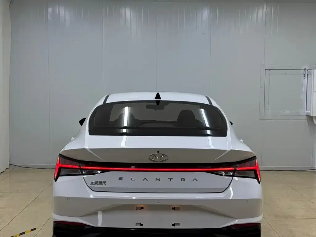 Hyundai Elantra — фото 4