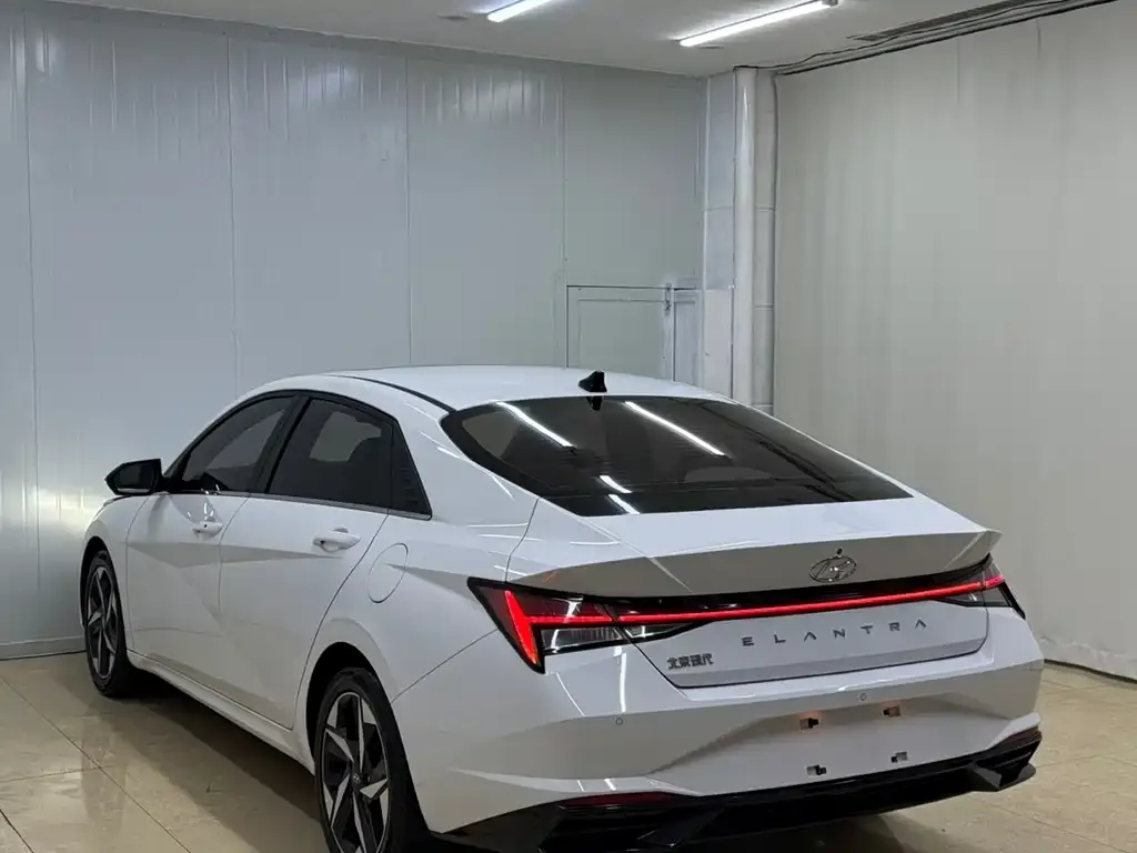 Hyundai Elantra — фото 2