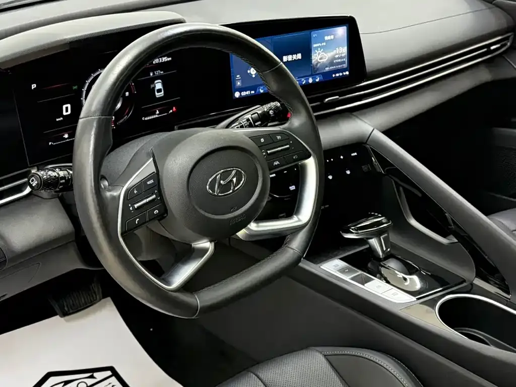 Hyundai Elantra — фото 7