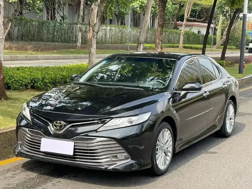 Toyota Camry — фото 7