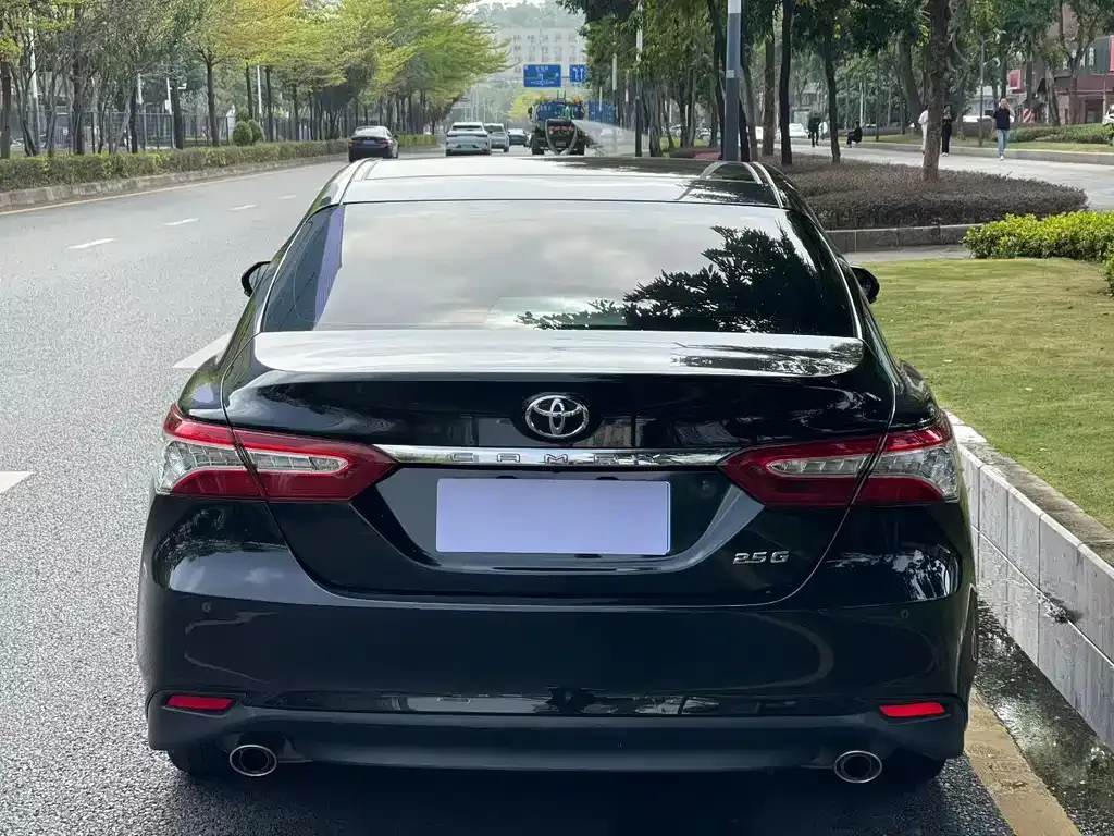Toyota Camry — фото 8