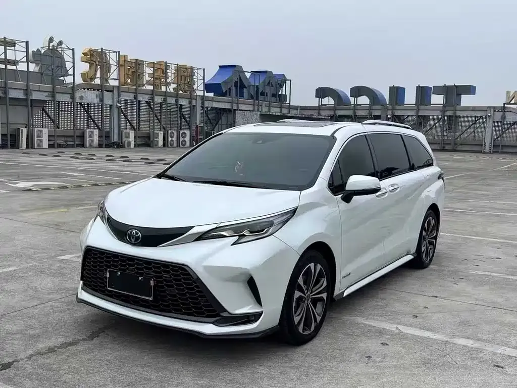 Toyota Granvia 2023 из CN, фото 1