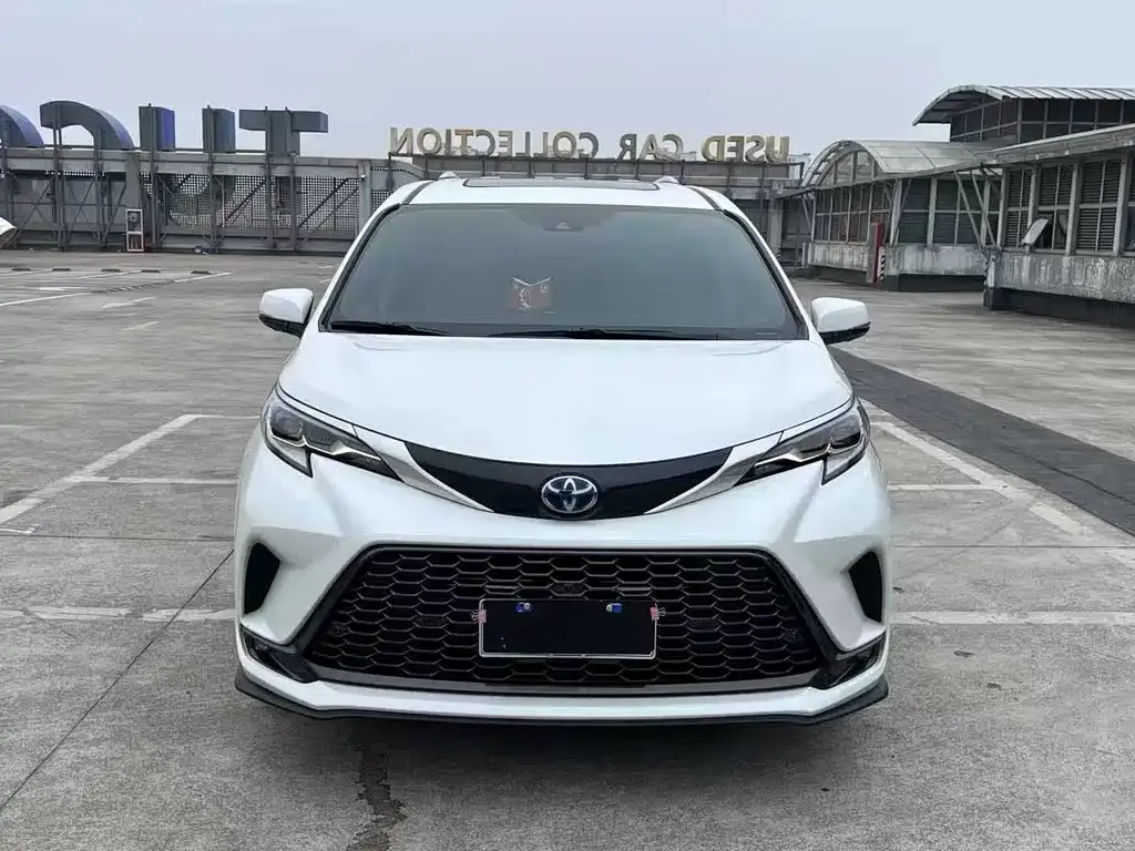 Toyota Granvia 2023 из CN, фото 6