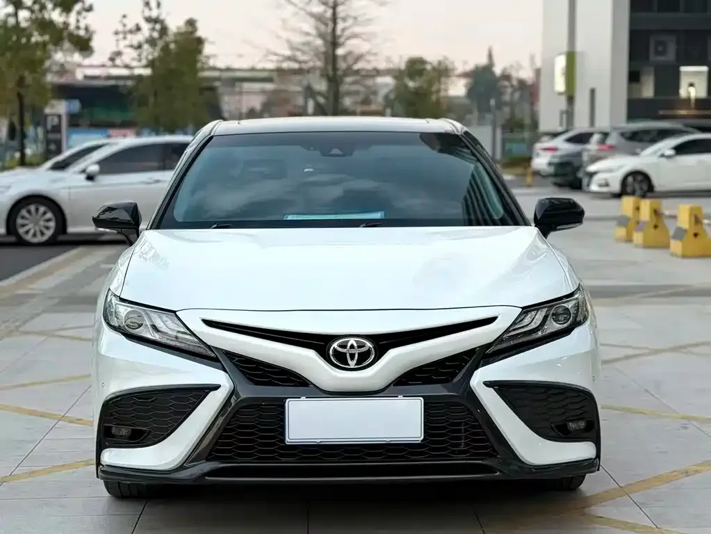 Toyota Camry — фото 5
