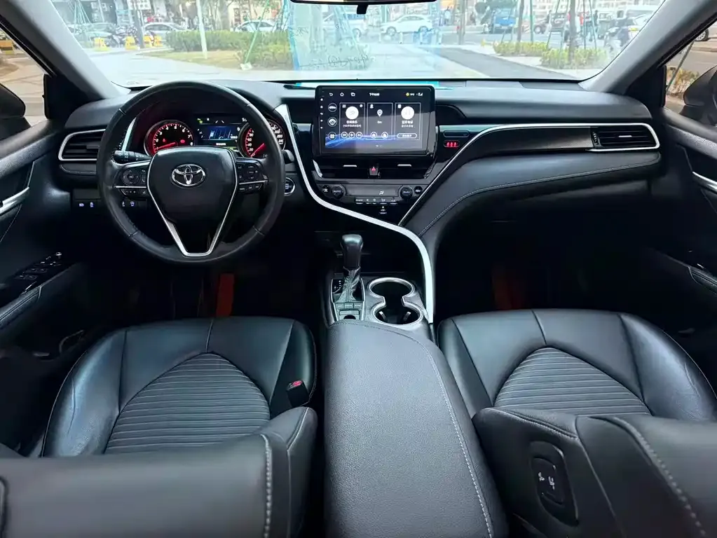 Toyota Camry — фото 9
