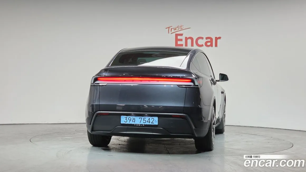 Tesla Model Y — фото 2