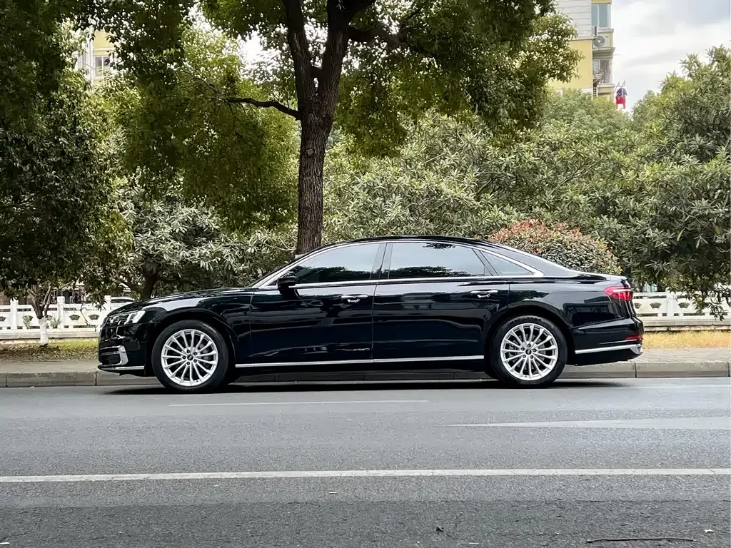 Audi A8 — фото 10