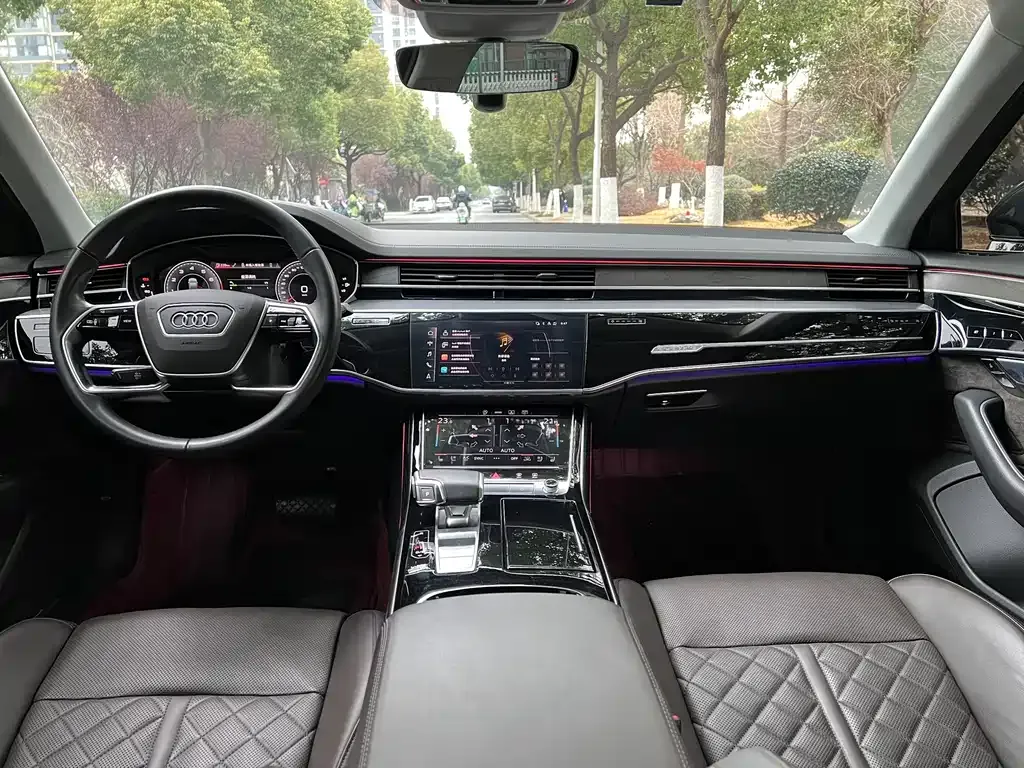 Audi A8 — фото 6