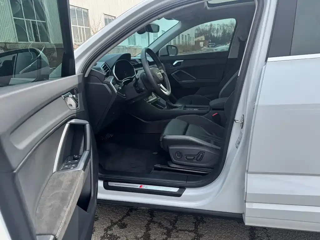 Audi Q3 Sportback 2023 из CN, фото 4