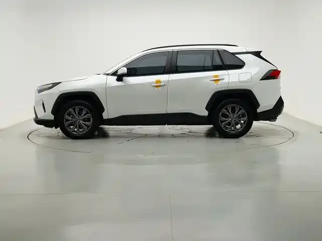 Toyota RAV4 — фото 3