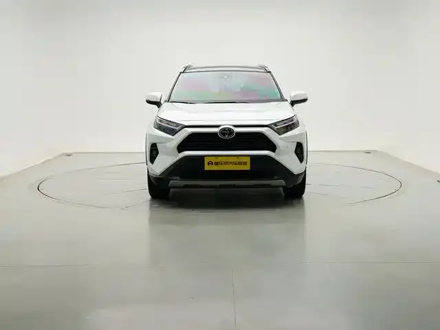 Toyota RAV4 — фото 8