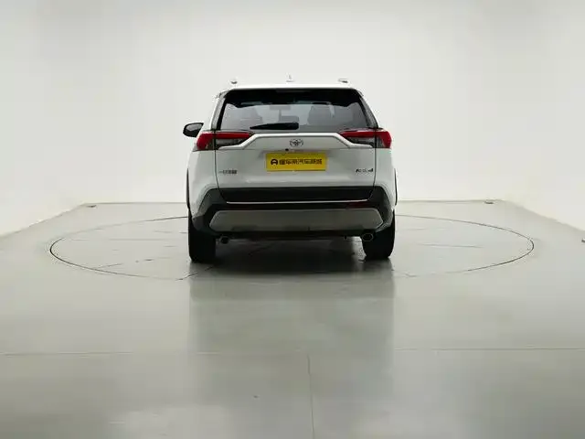Toyota RAV4 — фото 4