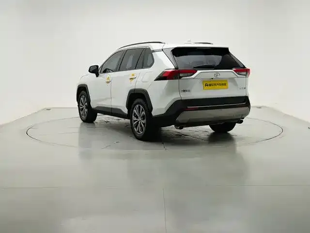 Toyota RAV4 — фото 2