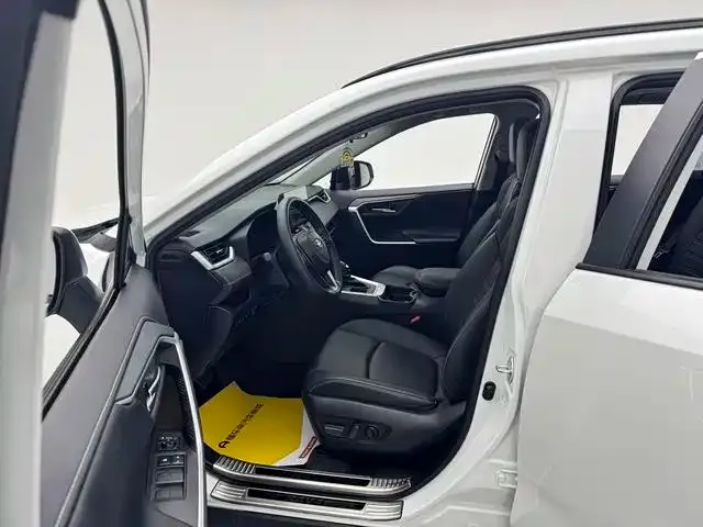 Toyota RAV4 — фото 10