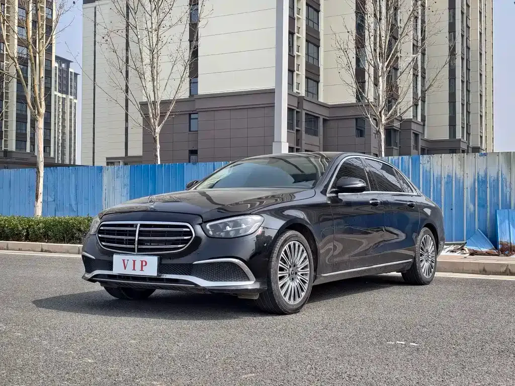 Mercedes-Benz E-Class — фото 1