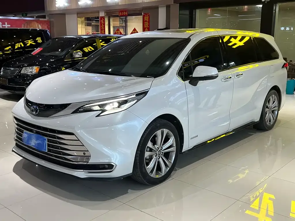 Toyota Sienna 2023 из CN, фото 1