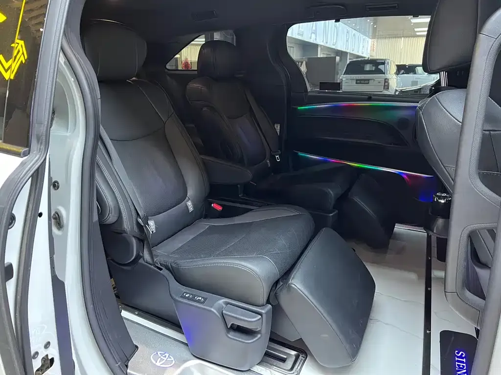Toyota Sienna 2023 из CN, фото 6