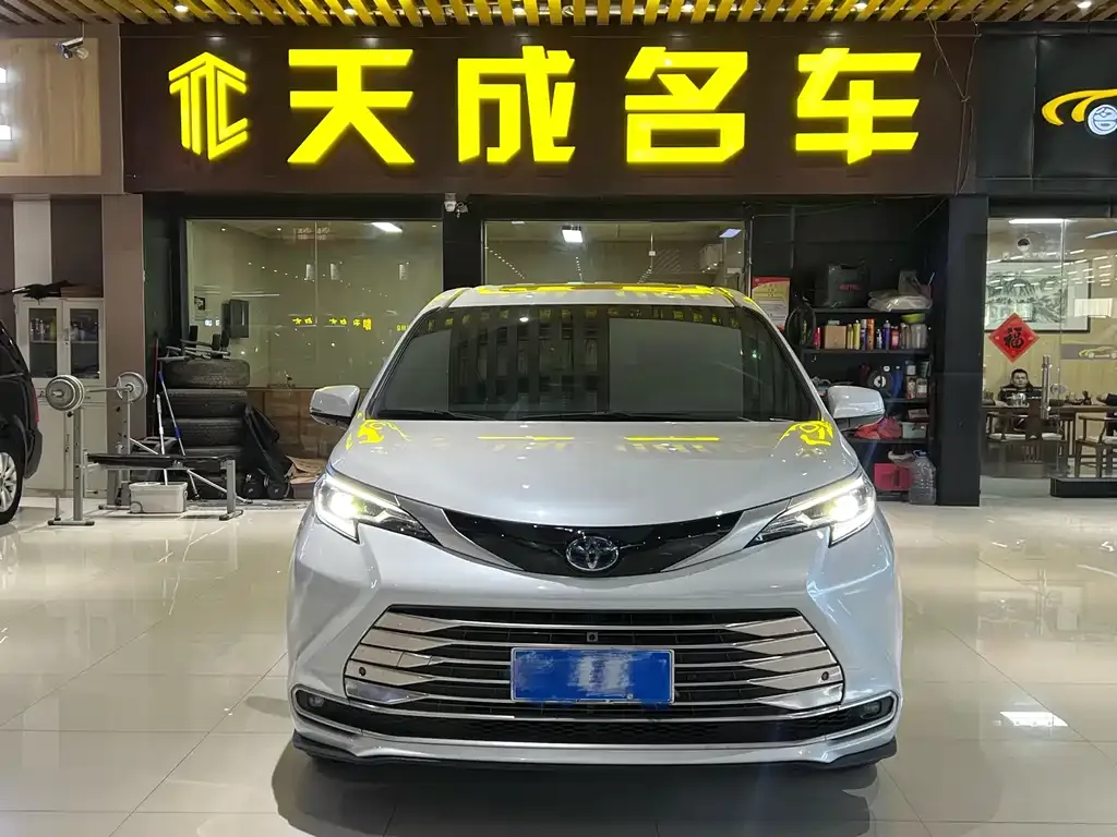 Toyota Sienna 2023 из CN, фото 3