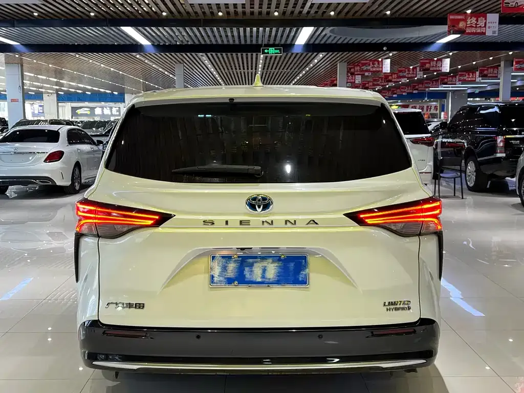 Toyota Sienna 2023 из CN, фото 4