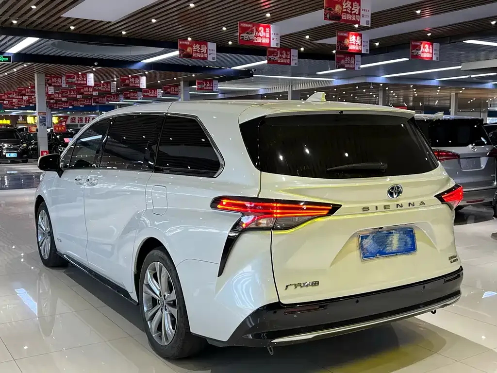 Toyota Sienna 2023 из CN, фото 9