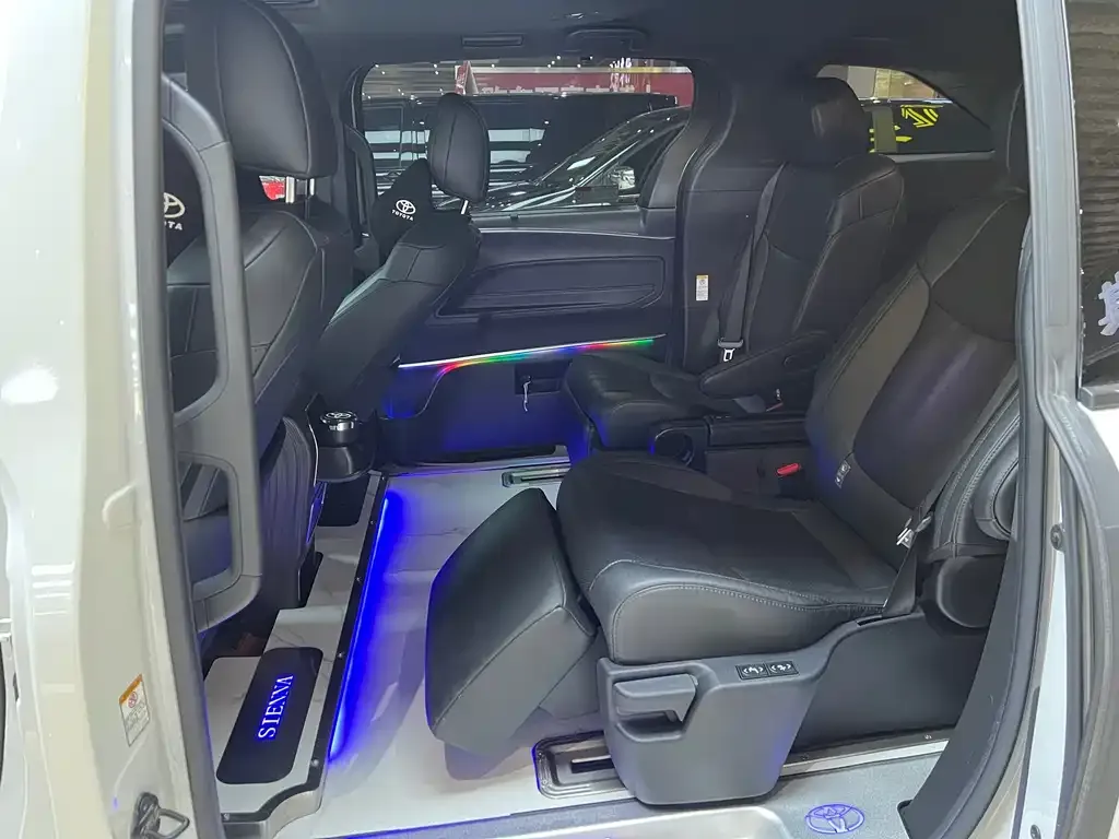 Toyota Sienna 2023 из CN, фото 10