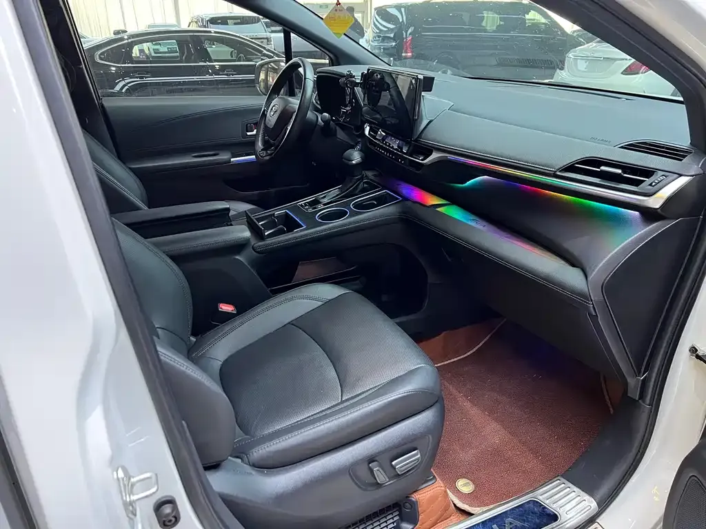 Toyota Sienna 2023 из CN, фото 7