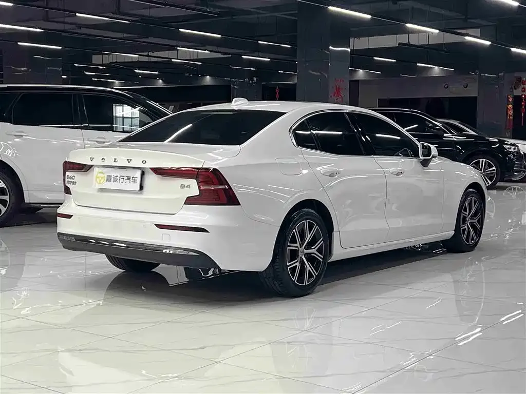 Volvo S60 2023 из CN, фото 3